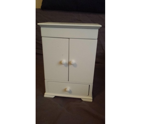 Boîte à bijoux blanche en bois en forme d’armoire 1 tiroir et 2 portes avec coffre en haut