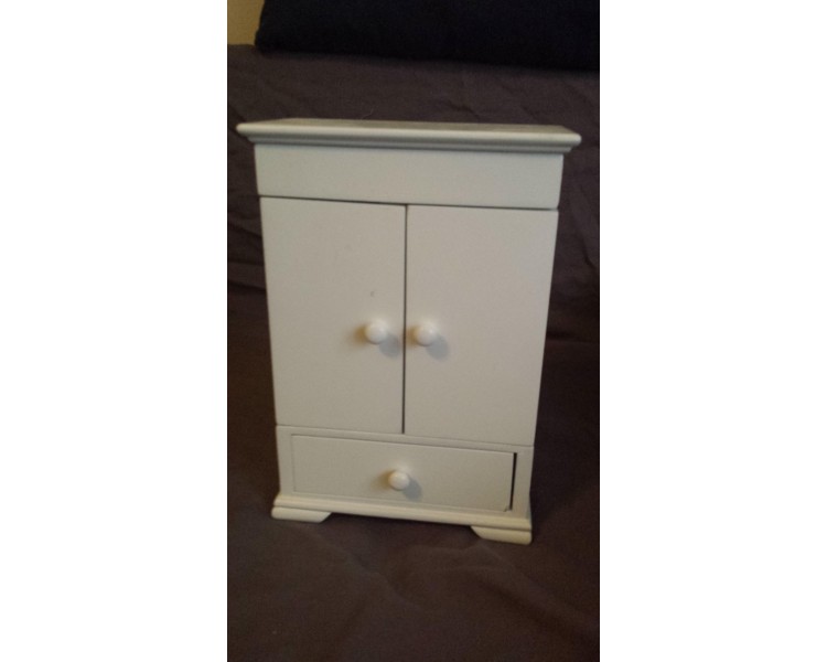 Boîte à bijoux blanche en bois en forme d’armoire 1 tiroir et 2 portes avec coffre en haut