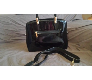 Sac à main noir avec décors colorés sur les côtés