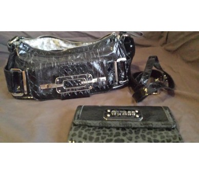 Sac à main GUESS gris et compagnon