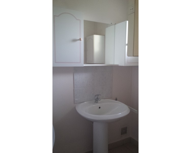 Vasque robinet meuble miroir salle de bain
