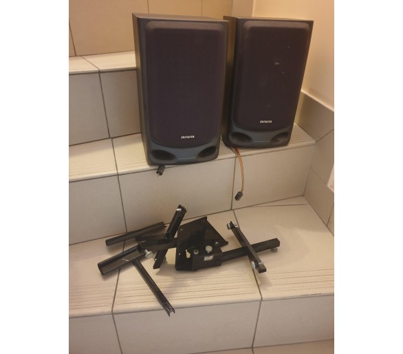ENCEINTES AIWA VENDUES AVEC SOCLE D’ACCROCHE MURAL PIVOTANT