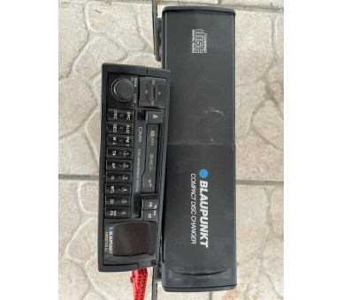 Poste auto radio cassette et son chargeur de 10 CD BLAUPUNKT
