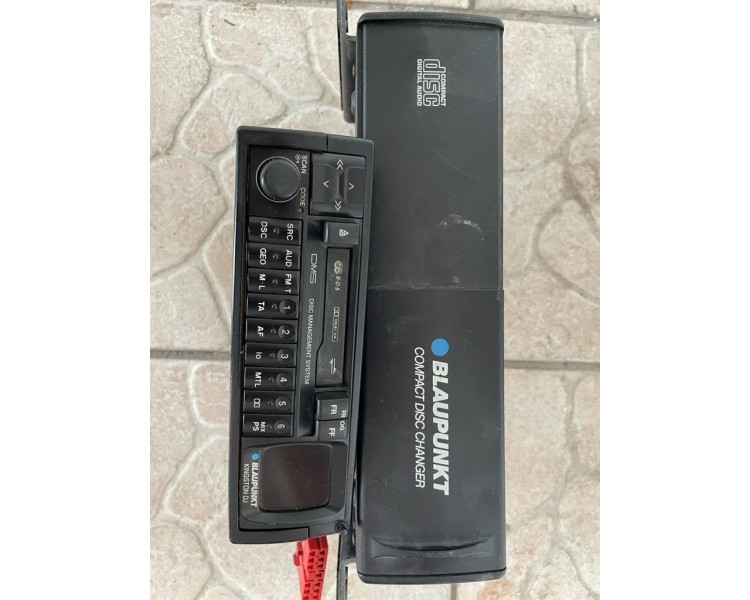 Poste auto radio cassette et son chargeur de 10 CD BLAUPUNKT