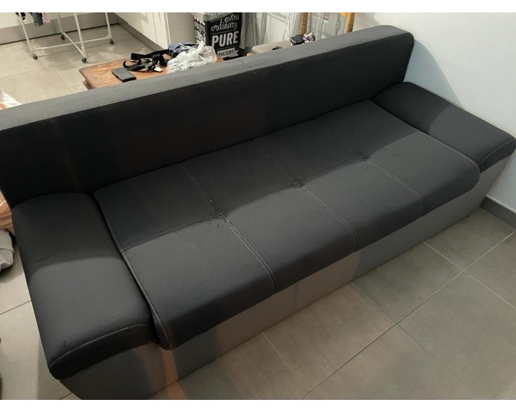 Canapé gris avec coffre de rangement