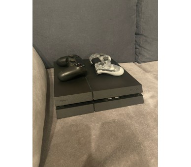 PS4 noire 500 go + 2 manettes de jeu