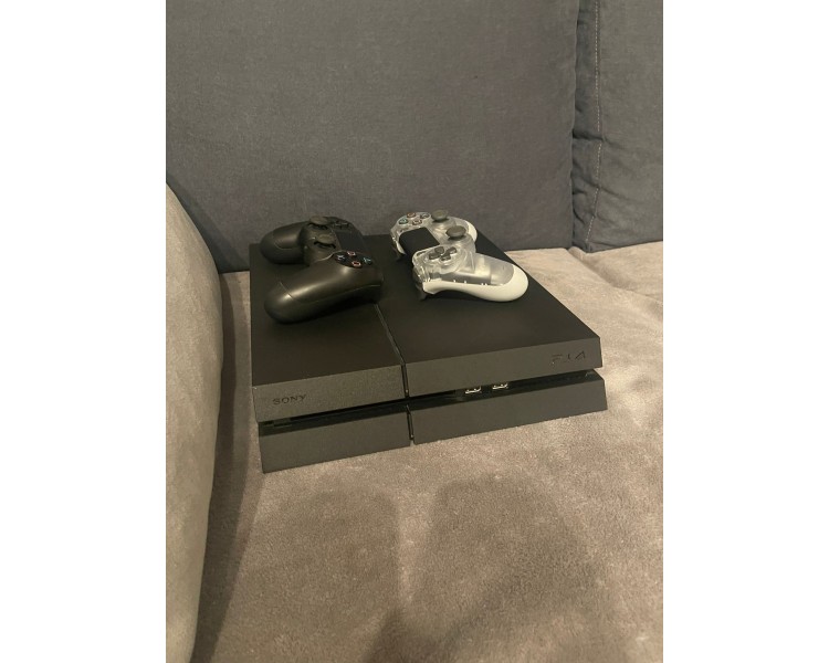 PS4 noire 500 go + 2 manettes de jeu