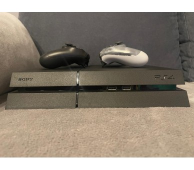 PS4 noire 500 go + 2 manettes de jeu