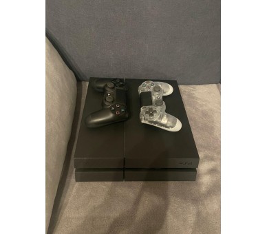PS4 noire 500 go + 2 manettes de jeu