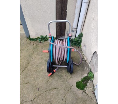 Enrouleur avec tuyau en embout