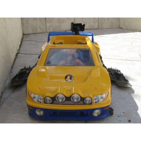 Voiture action man jaune et bleue avec 1 action man 