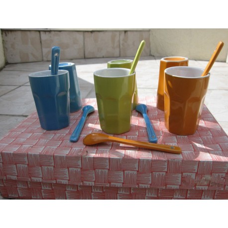 6 tasses et cuillères