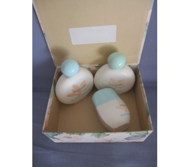 Magnolia Lait parfumé pour le corps et Bain crème parfumé et Gel douche parfumé