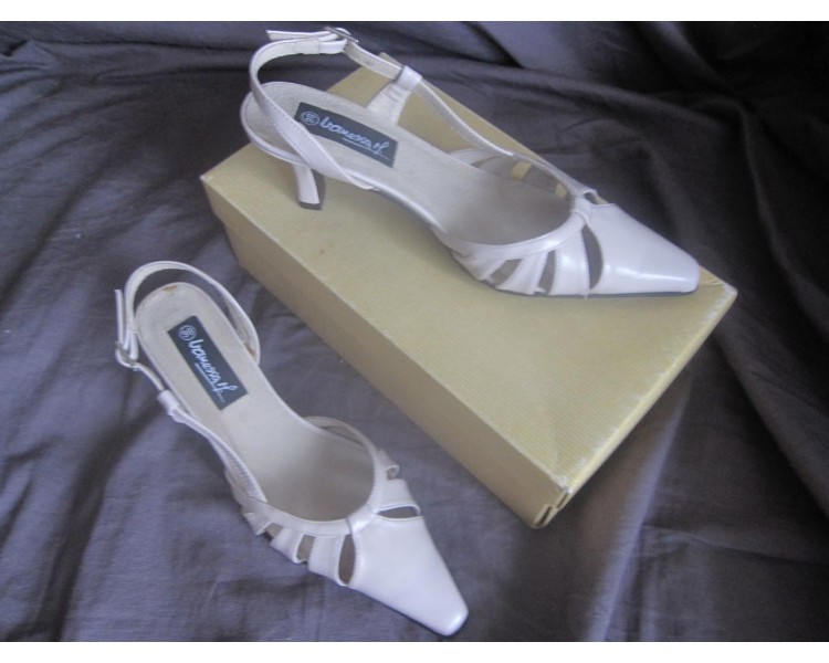 Escarpins décolletés beiges rosés en cuir Vanessa