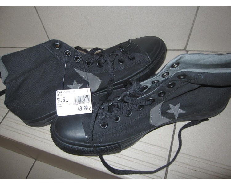 Converses montantes noires
